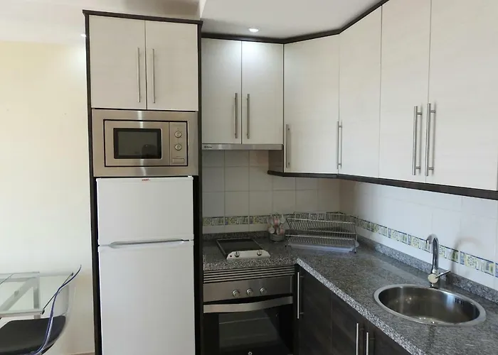 Playa Honda Apartmán *