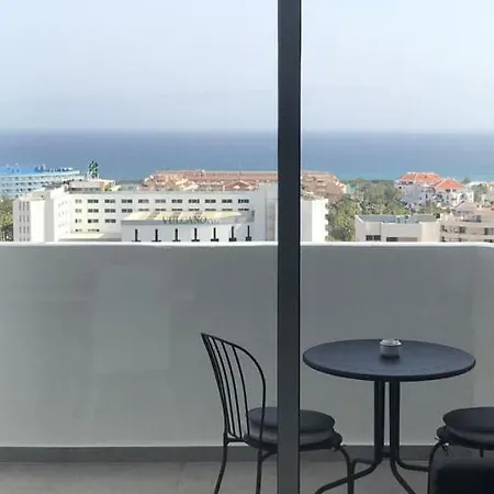 Playa Honda アパート アロナ